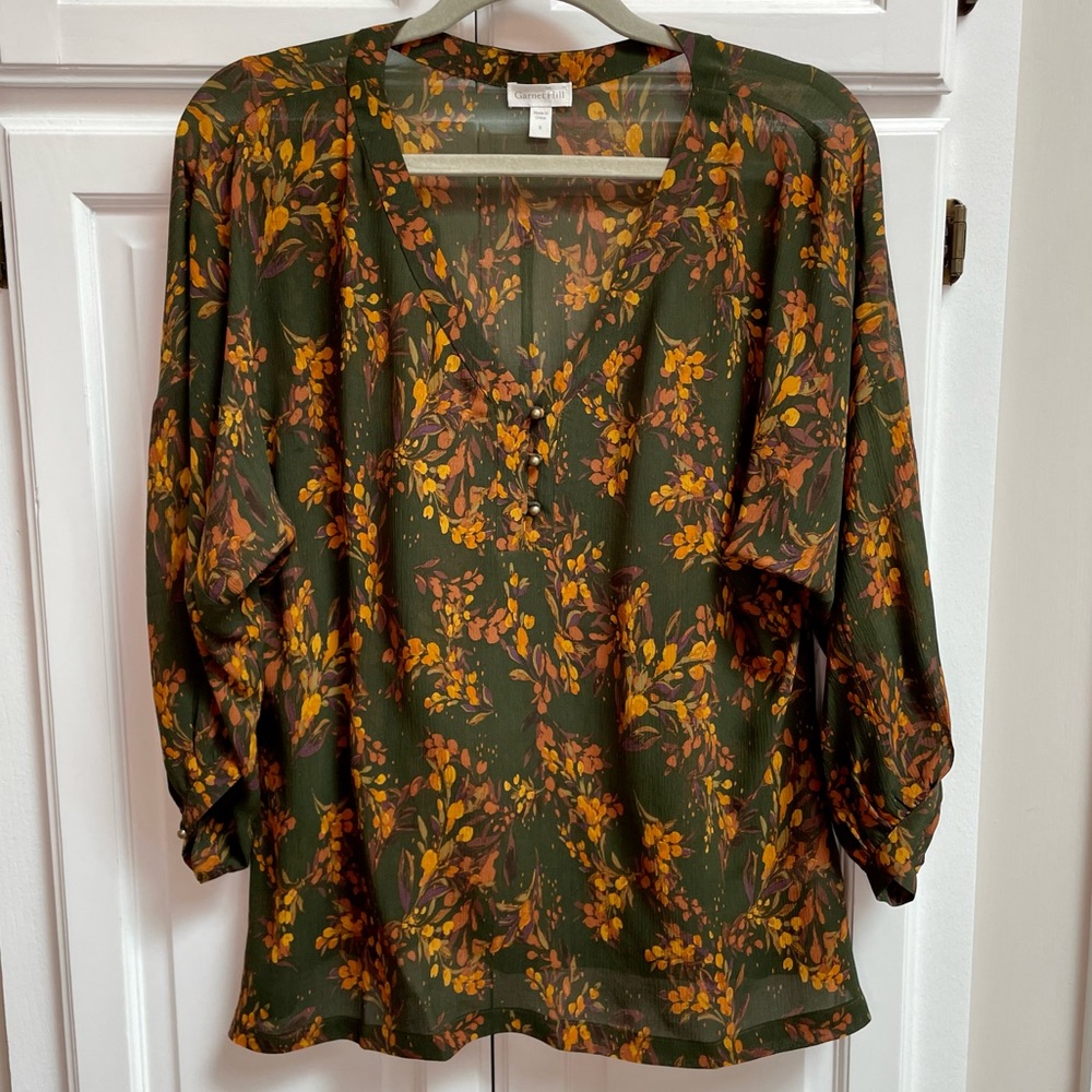 Garnet Hill 100% Silk Green Floral Blouse with Button Detail Size 8